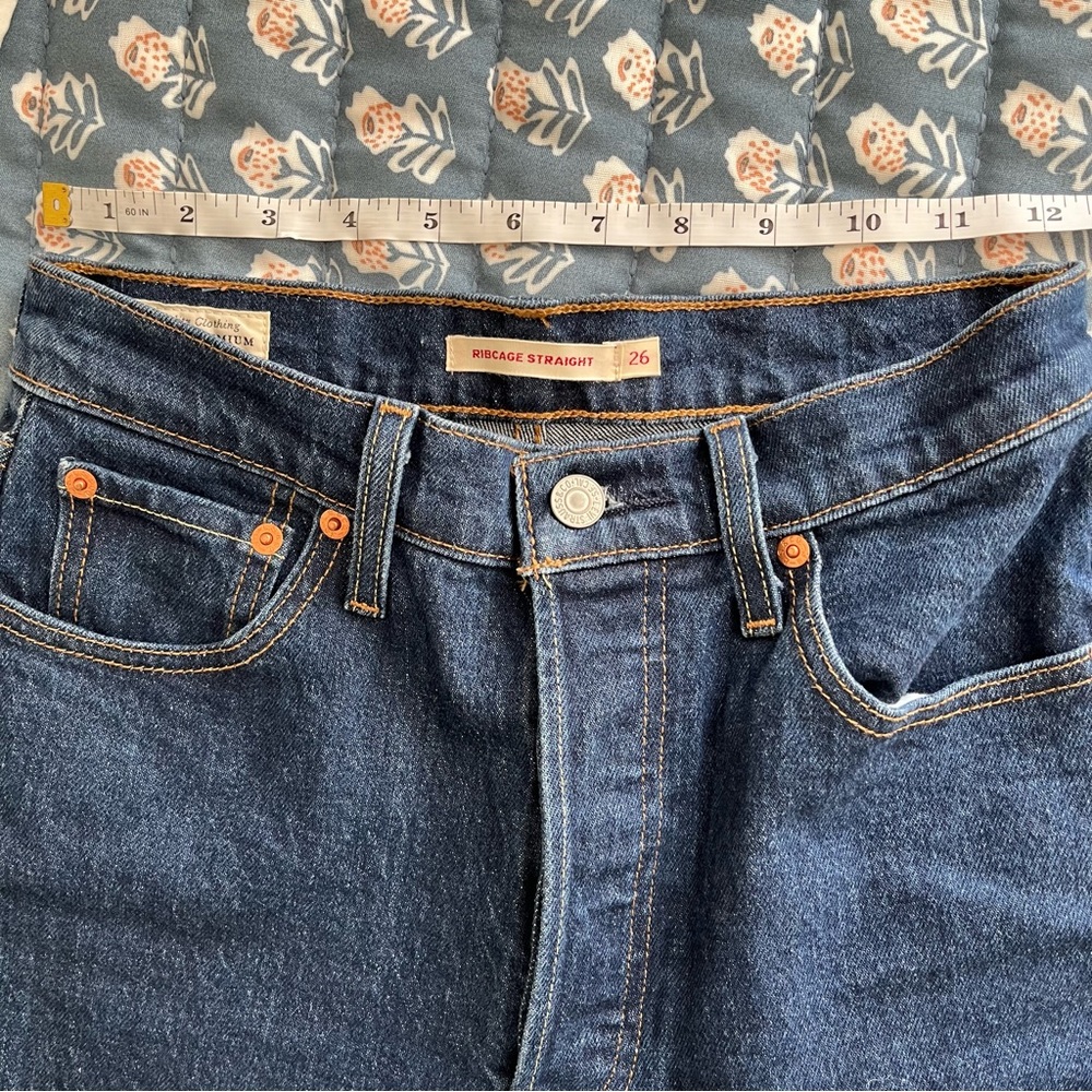 Levi’s Ribcage Straight - Picture 7 of 10